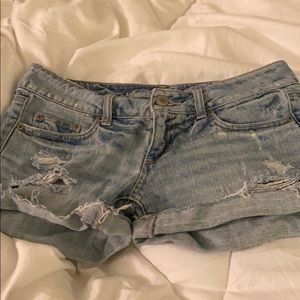 American Eagle Shorty ripped denim shorts